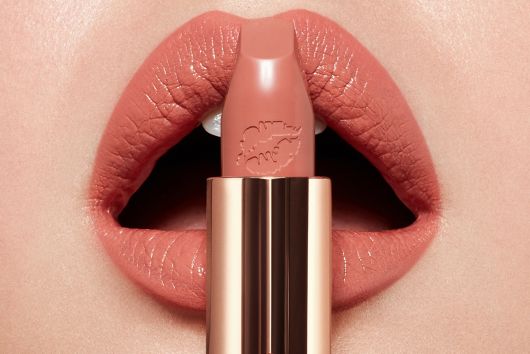 How Do You Get Glossy and Lively Lips?